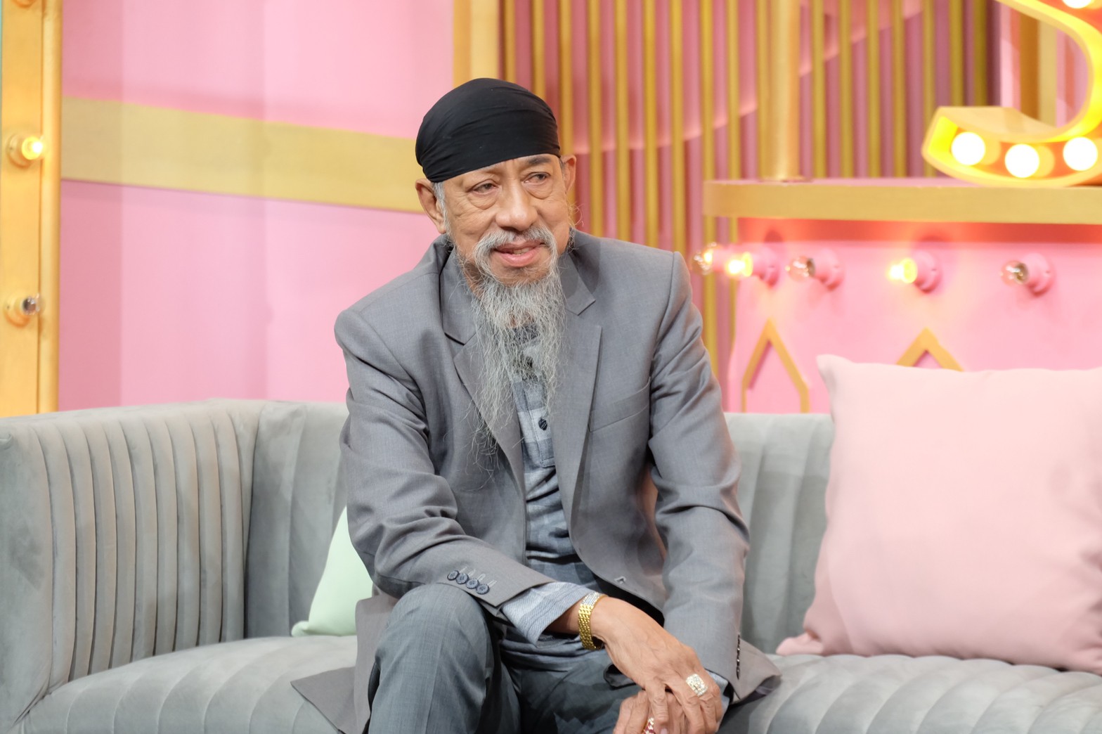 ถั่วแระ เชิญยิ้ม เคลียร์ข่าวลือลูกสาวงอนไม่กลับไทย พร้อมเผยความในใจ ถั่วแระ เชิญยิ้ม เคลียร์ข่าวลือลูกสาวงอนไม่กลับไทย พร้อมเผยความในใจ