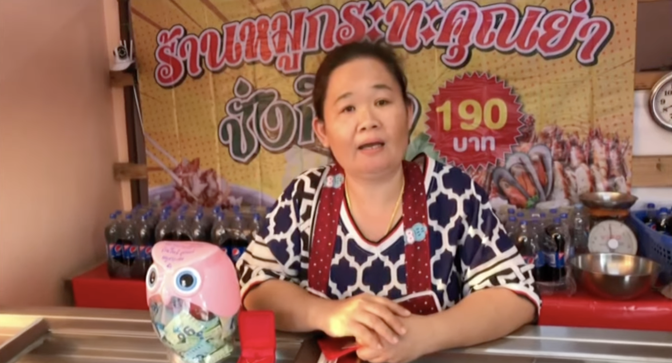 แม่ค้าจัดโปรซื้อหมูกระทะ-แจกทอง คืนกำไรลูกค้า แม่ค้าจัดโปรซื้อหมูกระทะ-แจกทอง คืนกำไรลูกค้า