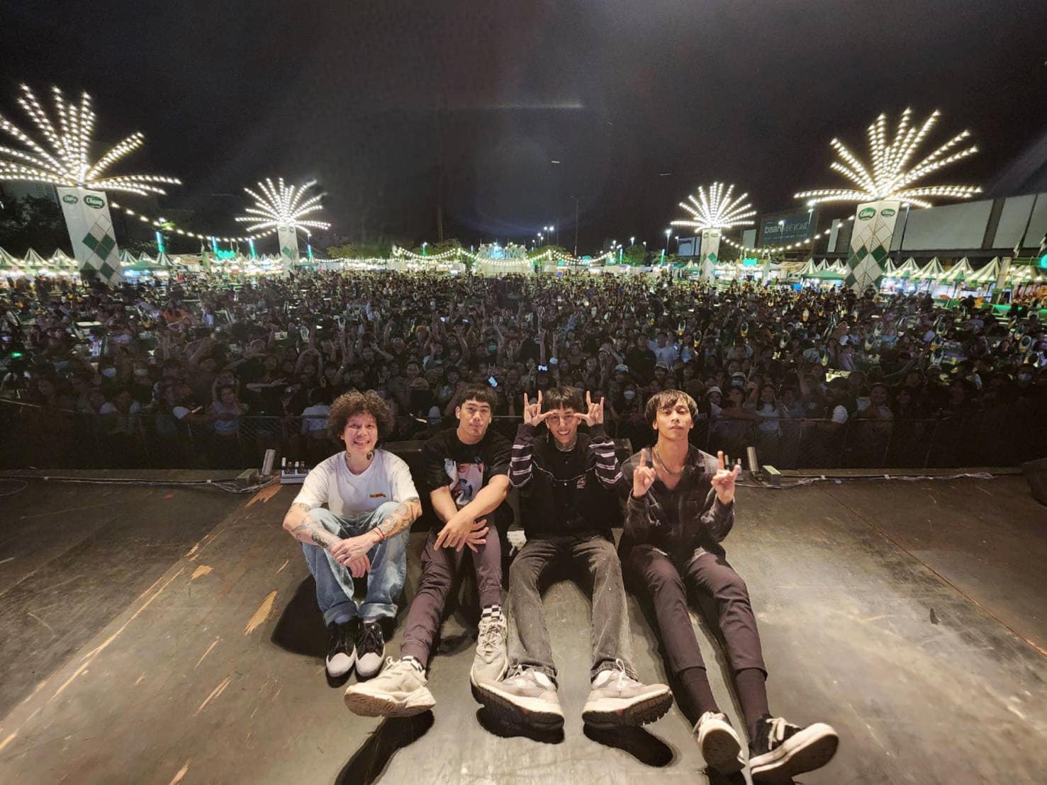 “Paper Planes” บอกเอฟซีฟันน้ำนม “อย่าลืมแปรงฟันก่อนนอน” “Paper Planes” บอกเอฟซีฟันน้ำนม “อย่าลืมแปรงฟันก่อนนอน”