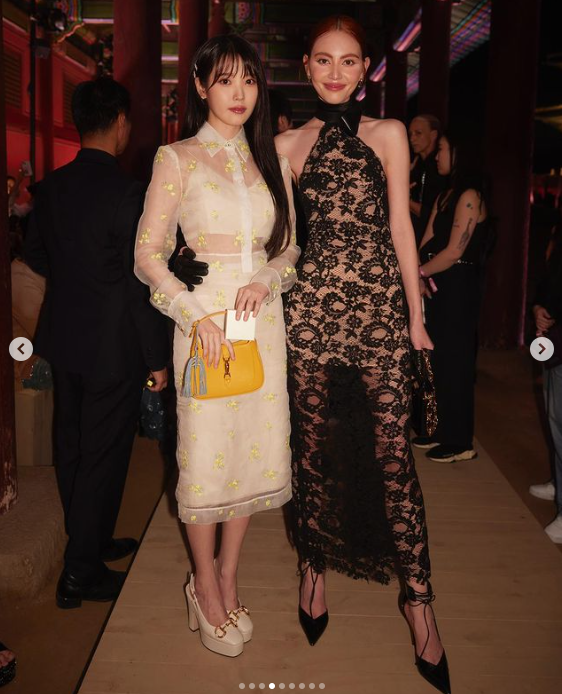 สื่อต่างแดนแห่ส่องประวัติ “ใหม่ ดาวิกา” หลังมีภาพ “IU” จุ๊บแก้มที่กรุงโซล (มีคลิป)