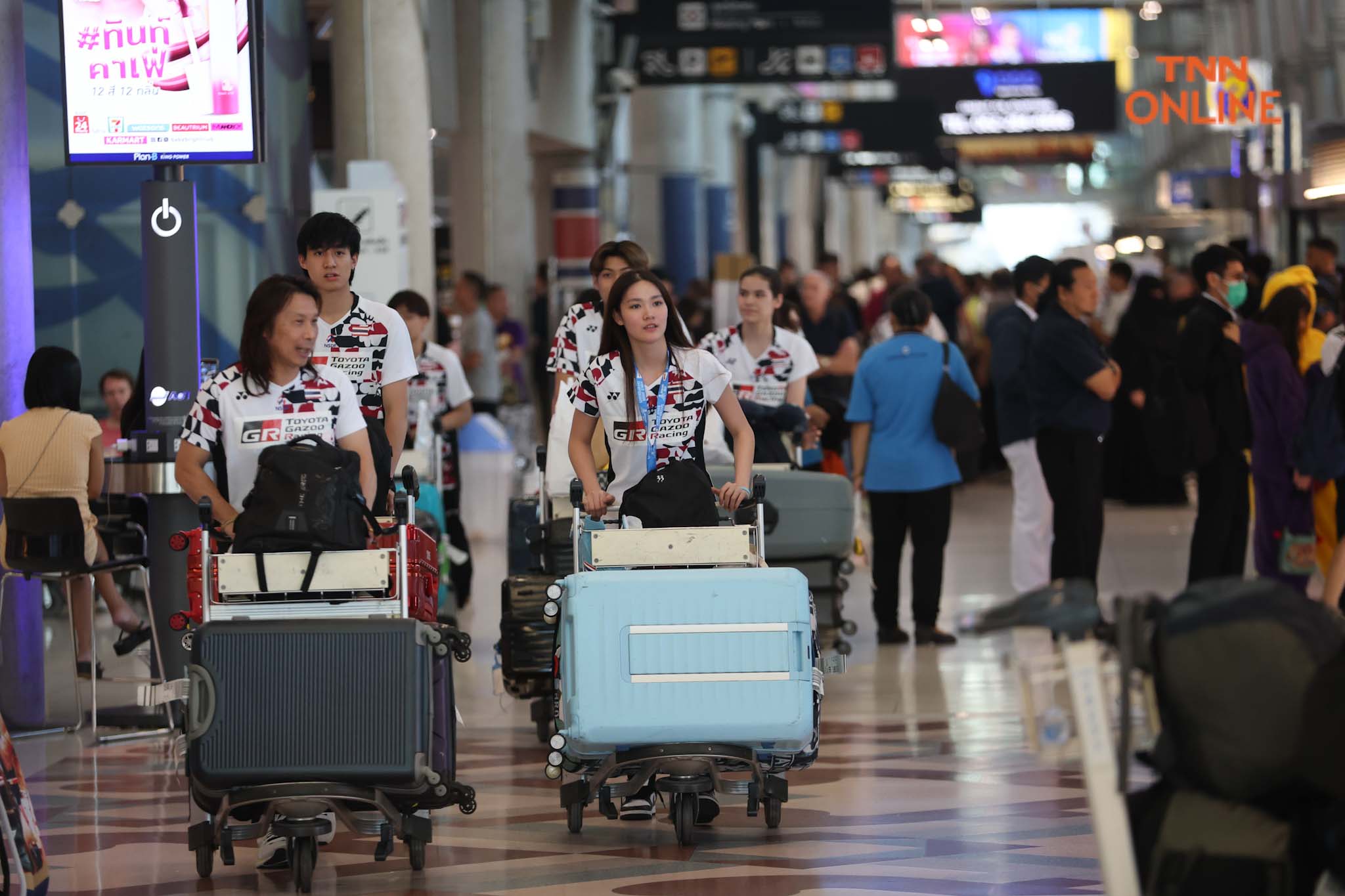 “น้องพิงค์” ถึงไทยแล้ว หลังคว้าแชมป์แบดมินตันเยาวชนโลก 2023 ผงาดมือ 1 โลกรุ่นเยาวชน “น้องพิงค์” ถึงไทยแล้ว หลังคว้าแชมป์แบดมินตันเยาวชนโลก 2023 ผงาดมือ 1 โลกรุ่นเยาวชน