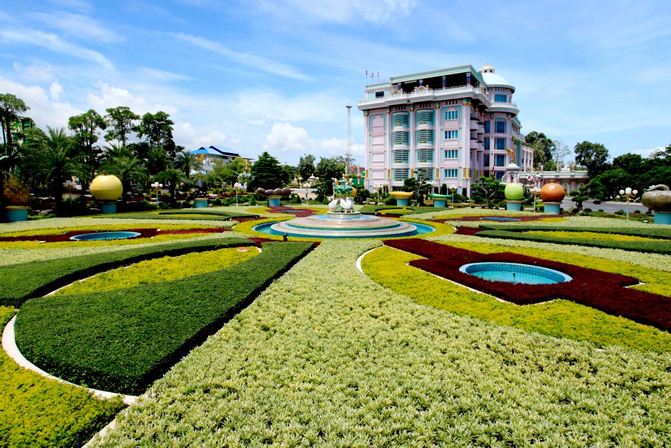 เปิด บ้านสุขาวดี ที่เที่ยวหรูติดริมทะเลพัทยา กว้างใหญ่อลังการ