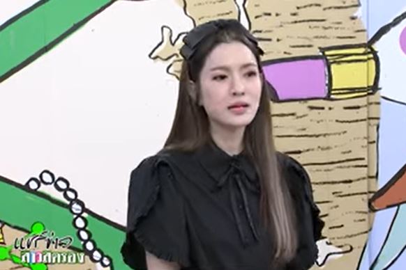 แอฟ ทักษอร ร่ำไห้กลางรายการ ระหว่างเล่าข่าวผู้กำกับชั้นครู หม่อมน้อย จากไปอย่างสงบ