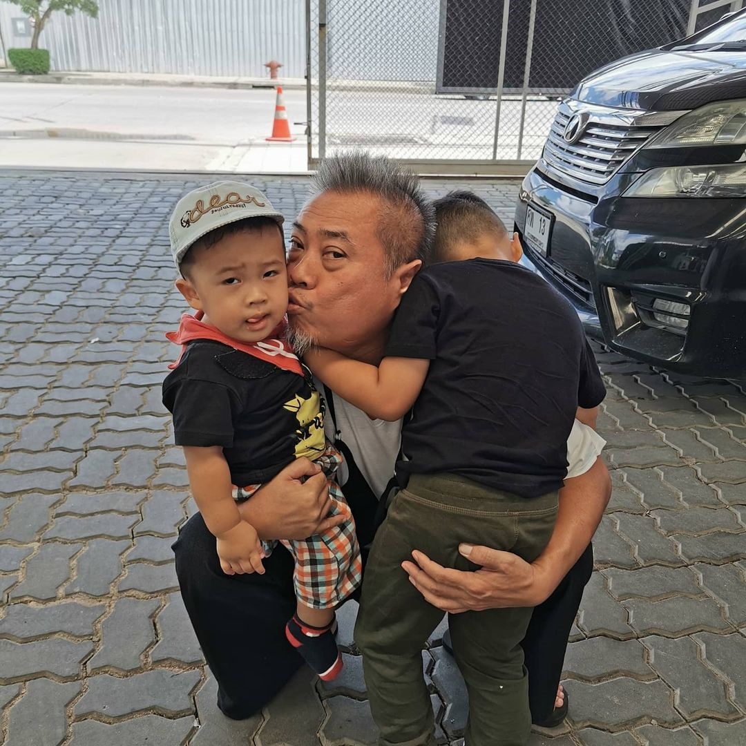 หนุ่ม กรรชัย ตอบกลับทันที!! หลังเจอคำถาม จะดองกับครอบครัวป๋องไหม?! หนุ่ม กรรชัย ตอบกลับทันที!! หลังเจอคำถาม จะดองกับครอบครัวป๋องไหม?!