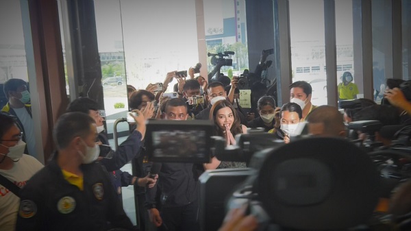 ดิว อริสรา รู้สึกปลดล็อกตัวเอง เข้าให้ปากคำฐานะพยานคดีเว็บพนัน   (มีคลิป) 