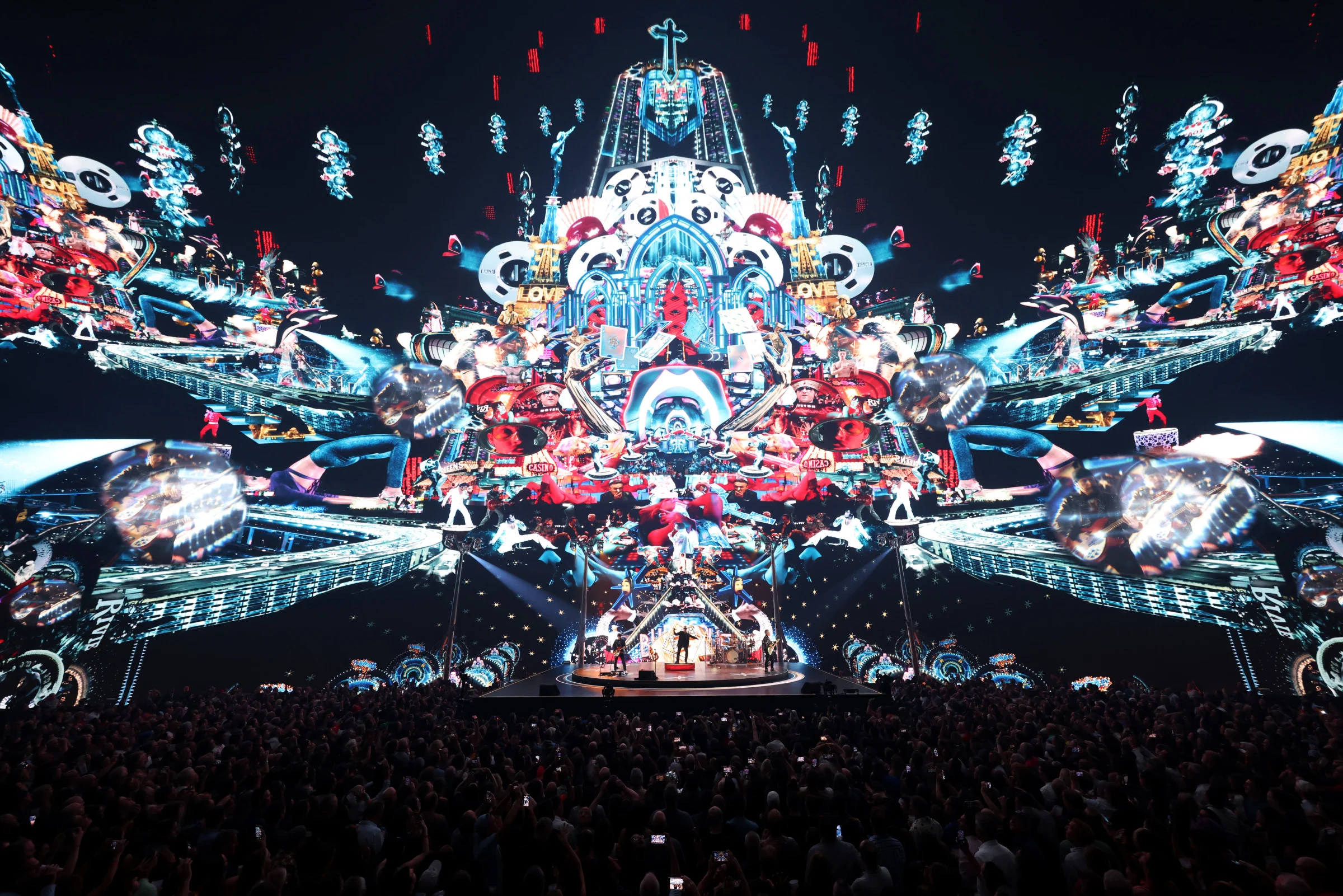 Sphere เปิดเวทีด้วยวงร็อกระดับตำนาน U2 อลังการงานแสงสีเสียง Sphere เปิดเวทีด้วยวงร็อกระดับตำนาน U2 อลังการงานแสงสีเสียง