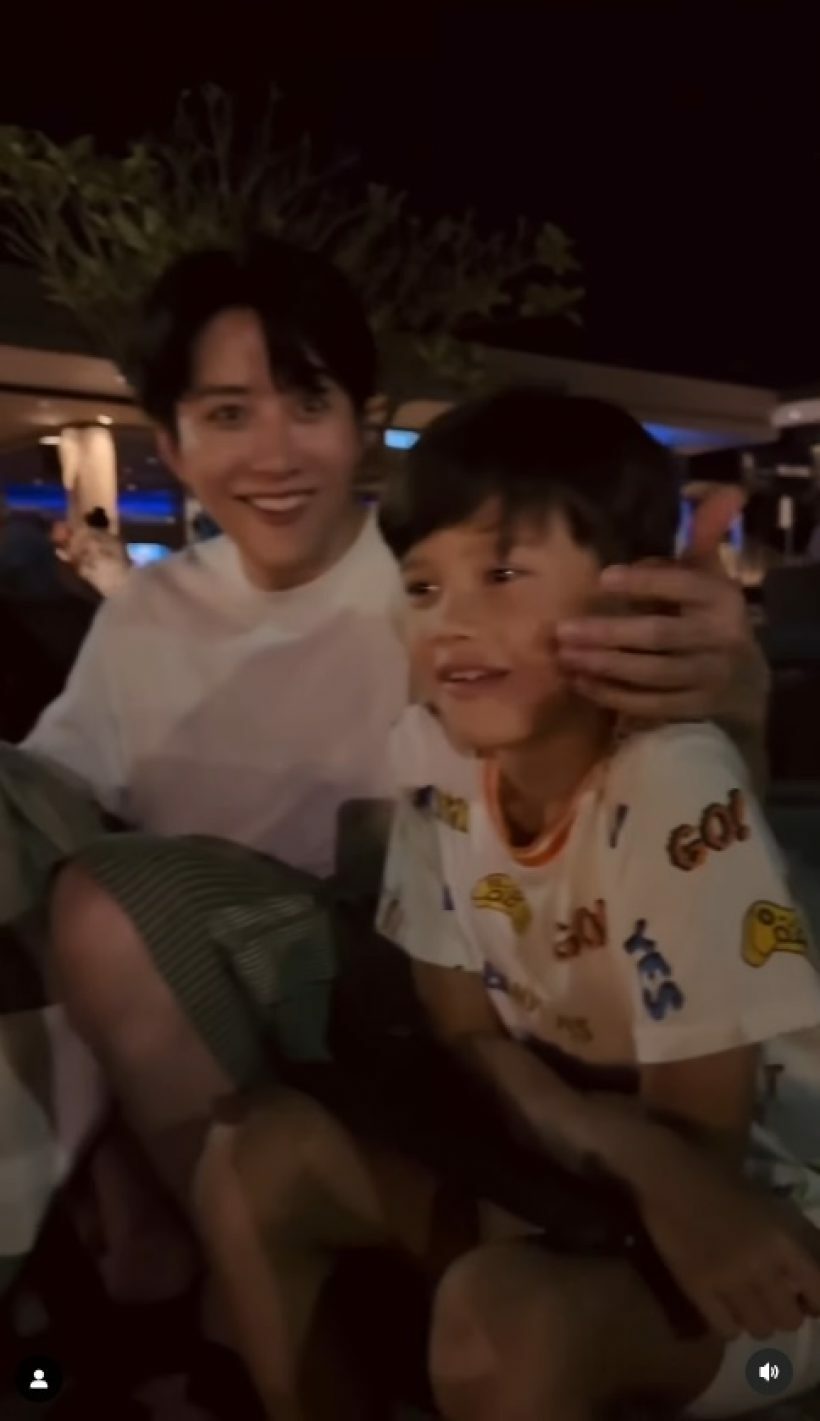 ไมค์ พิรัชต์ เล่าถึงความขี้อ้อนของลูกชาย แม็กซ์เวลล์ ไมค์ พิรัชต์ เล่าถึงความขี้อ้อนของลูกชาย แม็กซ์เวลล์
