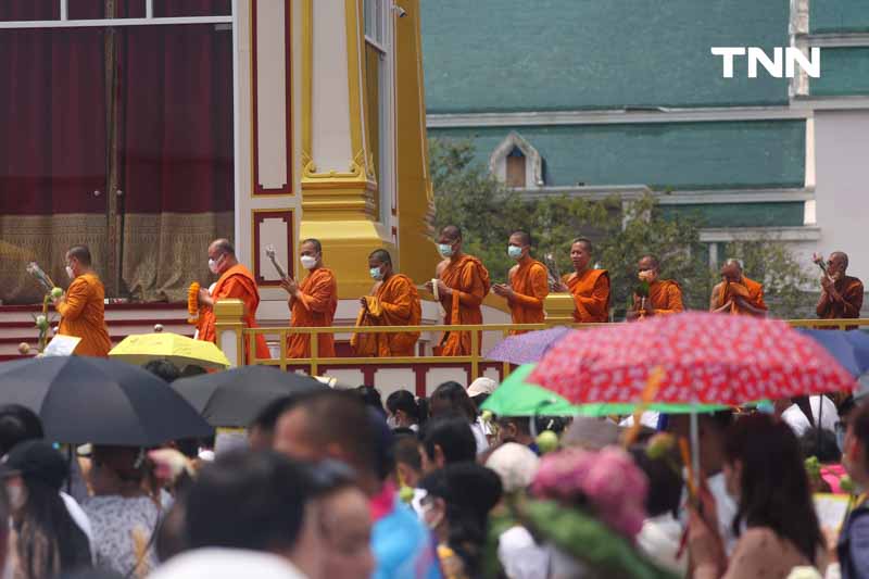 วันสุดท้ายเนืองแน่น ชาวพุทธเข้ากราบพระบรมสารีริกธาตุและพระอรหันตธาตุ วันสุดท้ายเนืองแน่น ชาวพุทธเข้ากราบพระบรมสารีริกธาตุและพระอรหันตธาตุ