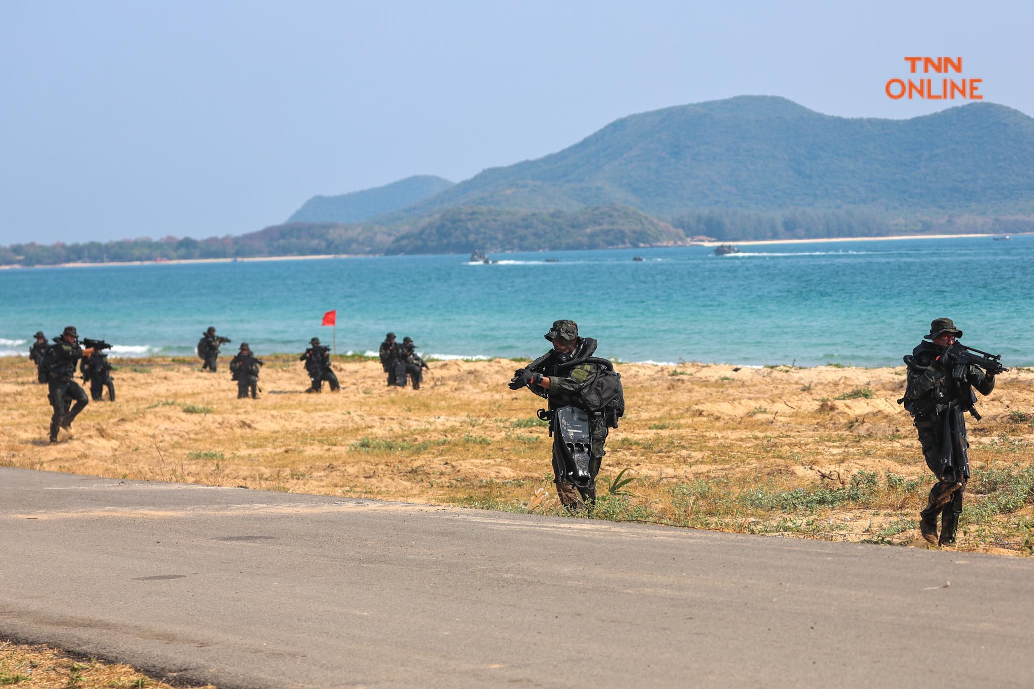 ผบ.ทร. ชมฝึกกองทัพเรือ 2566 สาธิตการยุทธ์สะเทินน้ำสะเทินบก ผบ.ทร. ชมฝึกกองทัพเรือ 2566 สาธิตการยุทธ์สะเทินน้ำสะเทินบก