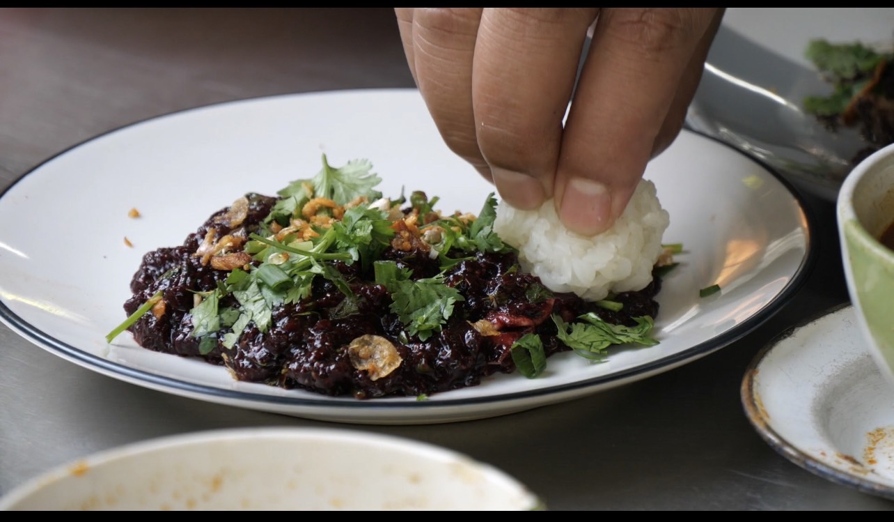 ลาบ อาหารขายดีรับปีใหม่ เชื่อกินแล้วมีโชคลาภ ลาบ อาหารขายดีรับปีใหม่ เชื่อกินแล้วมีโชคลาภ