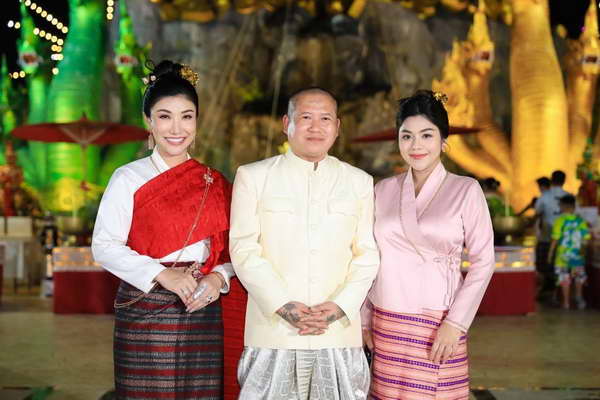 งดงามอ่อนช้อย แพนเค้ก เขมนิจ ร่วมรำบวงสรวงพิธีเบิกเนตรสิ่งศักดิ์สิทธิ์ งดงามอ่อนช้อย แพนเค้ก เขมนิจ ร่วมรำบวงสรวงพิธีเบิกเนตรสิ่งศักดิ์สิทธิ์