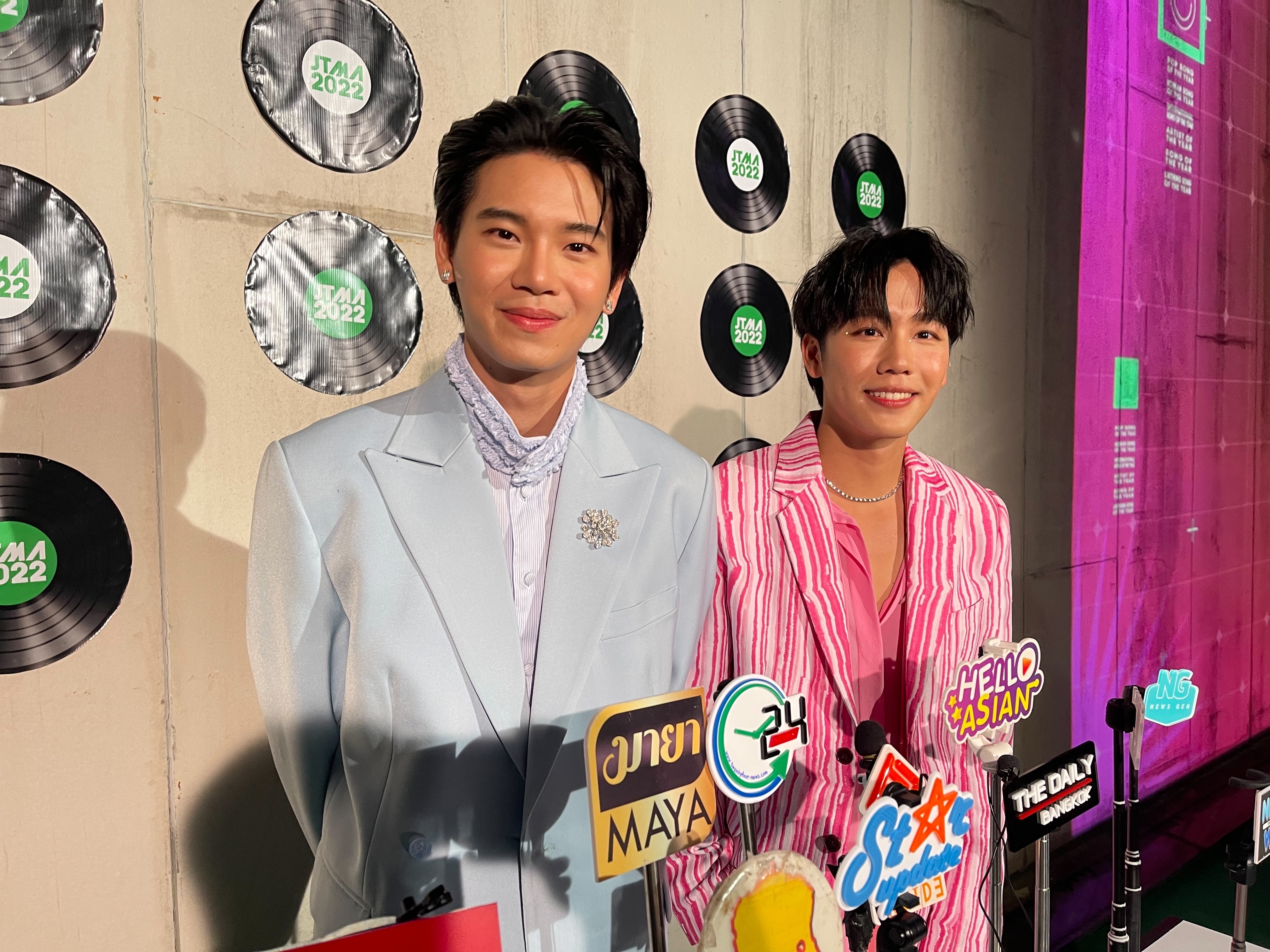 “หยิ่น–วอร์” ปลื้มแฟนคลับซัพพอร์ต แย้มมีผลงานร่วมกับ “แดน วรเวช” ให้ติดตาม “หยิ่น–วอร์” ปลื้มแฟนคลับซัพพอร์ต แย้มมีผลงานร่วมกับ “แดน วรเวช” ให้ติดตาม