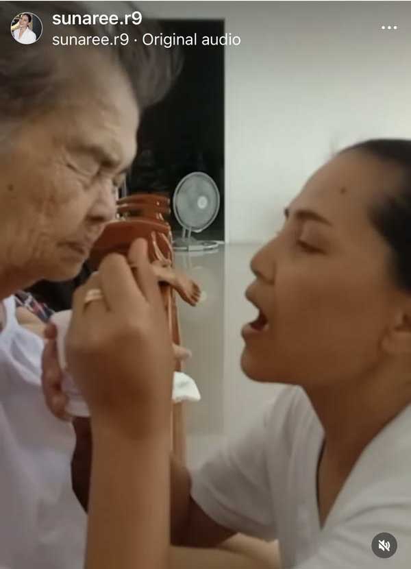 เปิดหมดใจ! สุนารี ราชสีมา ยอมทิ้งเงิน งดรับงาน เพื่อมาดูแลคุณแม่ป่วย เปิดหมดใจ! สุนารี ราชสีมา ยอมทิ้งเงิน งดรับงาน เพื่อมาดูแลคุณแม่ป่วย