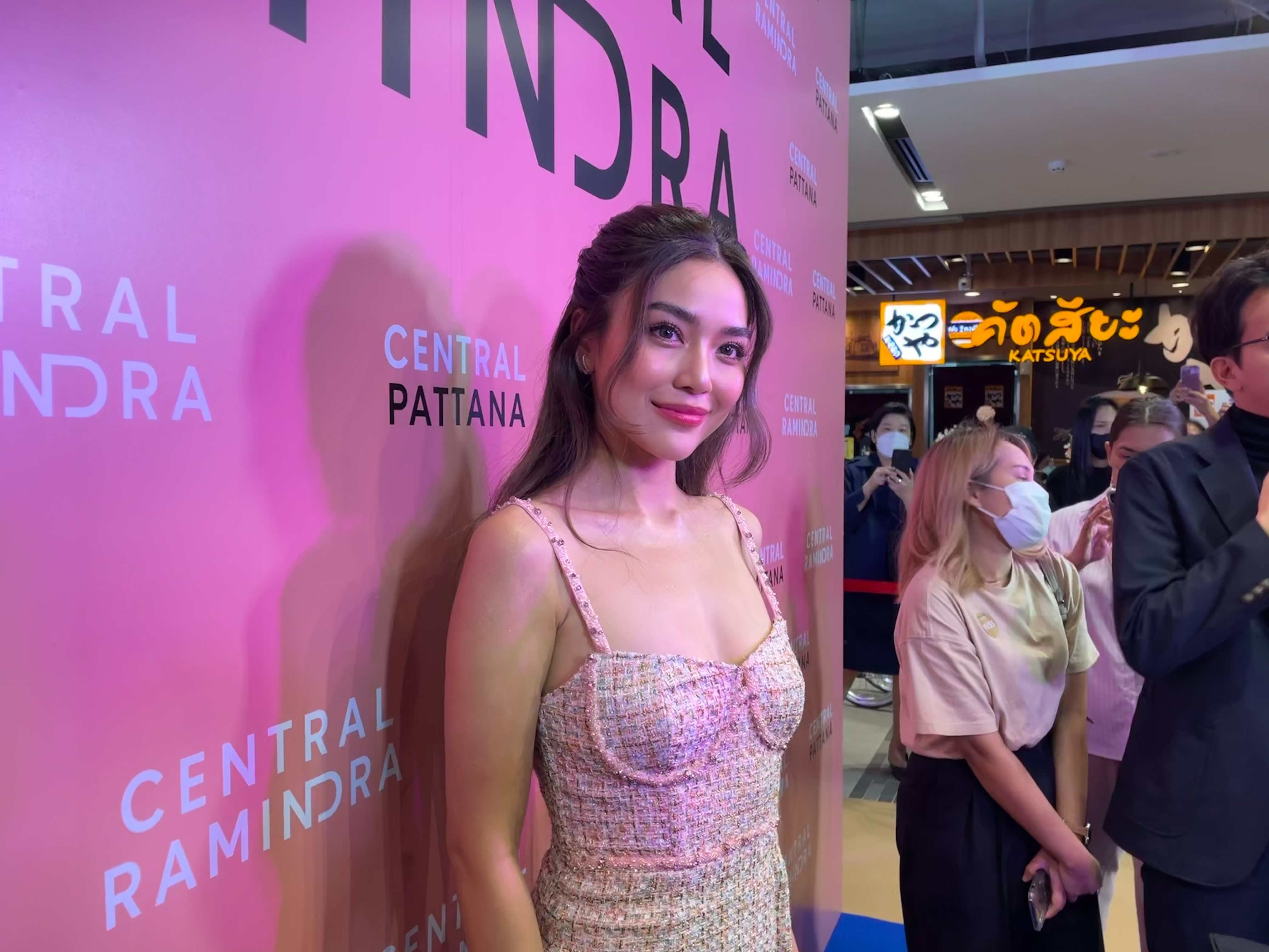 ปราง ย้ำชัดโสด 100 เปอร์เซ็นต์ ลั่นขอมองผ่านประเด็นโยงเป็นมือที่สาม อั้ม-พก 