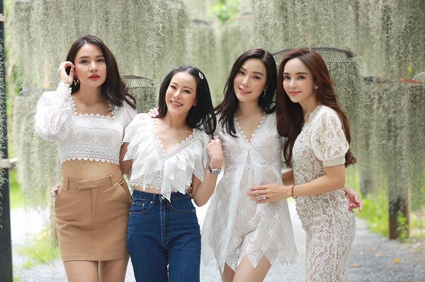 เมย์ พิชญ์นาฏ โพสต์คลิป เป้ย-หนิง-กระแต ชาวเน็ตแห่คอมเมนต์ อยากเห็นภาพแบบนี้อีก เมย์ พิชญ์นาฏ โพสต์คลิป เป้ย-หนิง-กระแต ชาวเน็ตแห่คอมเมนต์ อยากเห็นภาพแบบนี้อีก