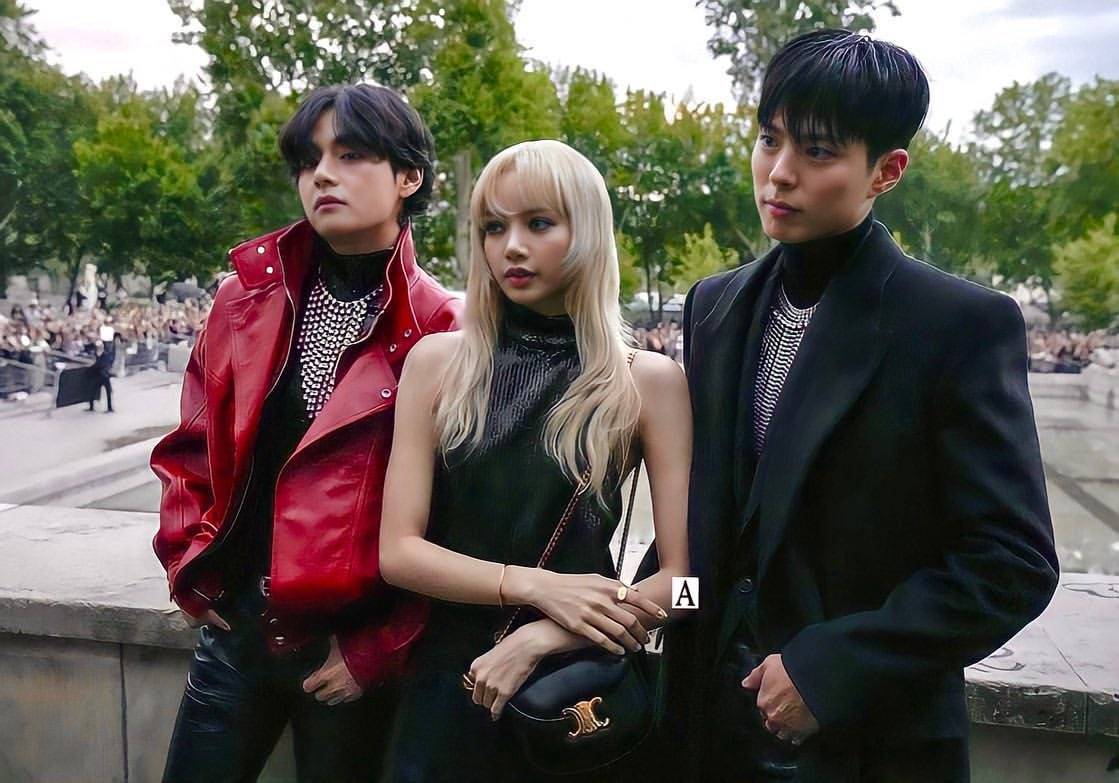 ลิซ่า, พัคโบกอม และ V BTS ร่วมชมแฟชั่นโชว์แบรนด์ Celine งาน Paris Fashon Week ลิซ่า, พัคโบกอม และ V BTS ร่วมชมแฟชั่นโชว์แบรนด์ Celine งาน Paris Fashon Week