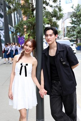 สวีทมาก “เก้า – พีพี” ควงออกเดท กลางสยามสแควร์ สวีทมาก “เก้า – พีพี” ควงออกเดท กลางสยามสแควร์