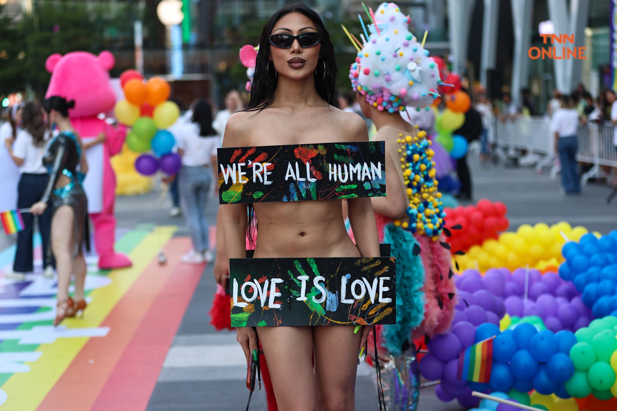 อลังการพาเหรด LGBTQIAN+ ร่วมฉลอง Pride Month สุดยิ่งใหญ่ กว่า 500 ชีวิต อลังการพาเหรด LGBTQIAN+ ร่วมฉลอง Pride Month สุดยิ่งใหญ่ กว่า 500 ชีวิต