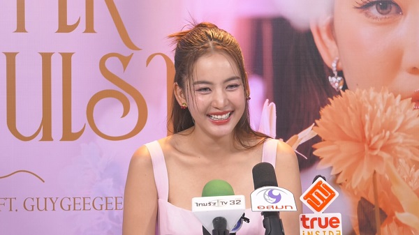 อาเล็ก หอบของขวัญเซอร์ไพรส์วันเกิด โบว์ กลางดึก   