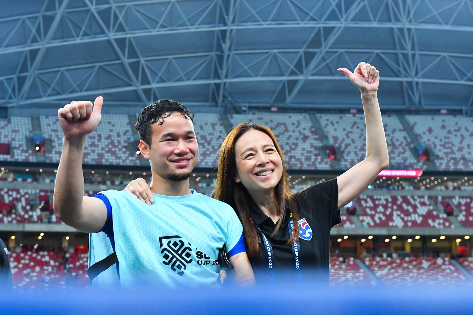 รวมภาพ 'มาดามแป้ง' กับทบาท 'ผจก.ทีมชาติไทย' นัดเอาชนะเวียดนาม 2-0 รวมภาพ 'มาดามแป้ง' กับทบาท 'ผจก.ทีมชาติไทย' นัดเอาชนะเวียดนาม 2-0