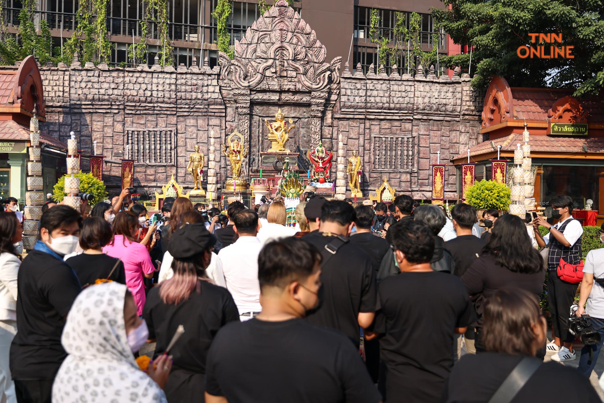 ลุคแรก “พิ้งกี้” ร่วมบวงสรวงภาพยนตร์หลังปลดกำไล EM 