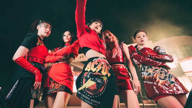 แฟนๆ ห่วงใย!! ‘ชูฮวา (G)I-DLE’ ทรุดกลางเวทีทีโชว์ที่เม็กซิโก (มีคลิป) แฟนๆ ห่วงใย!! ‘ชูฮวา (G)I-DLE’ ทรุดกลางเวทีทีโชว์ที่เม็กซิโก (มีคลิป)