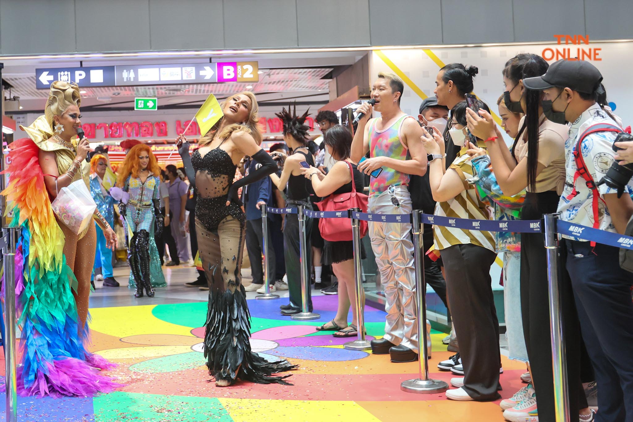 ครั้งแรกกับ DRAG PRIDE แฟชั่นโชว์บน Runway ยาวกว่า 700 เมตร ครั้งแรกกับ DRAG PRIDE แฟชั่นโชว์บน Runway ยาวกว่า 700 เมตร