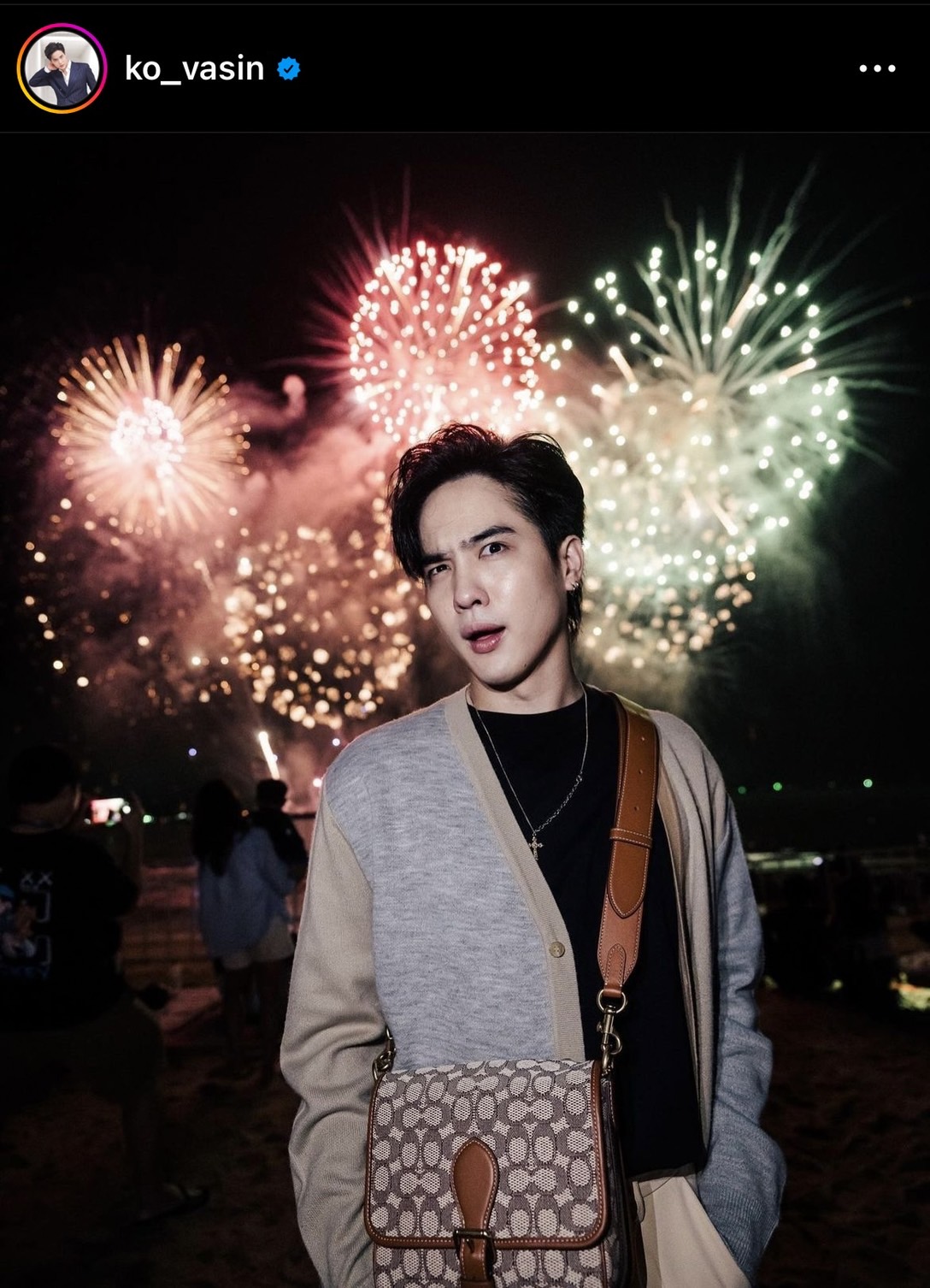 เกเรหนัก โก้ วศิน เคยยกพวกตีกันในวัยเด็ก จนขึ้นหนังสือพิมพ์หน้า 1 เกเรหนัก โก้ วศิน เคยยกพวกตีกันในวัยเด็ก จนขึ้นหนังสือพิมพ์หน้า 1