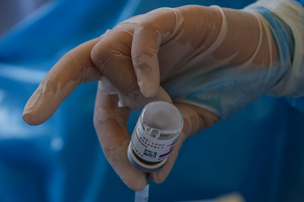 หมอศิริราช เปิด 5 เหตุผลสำคัญ ทำไม 'คนไทย' ควรฉีดวัคซีนโควิด