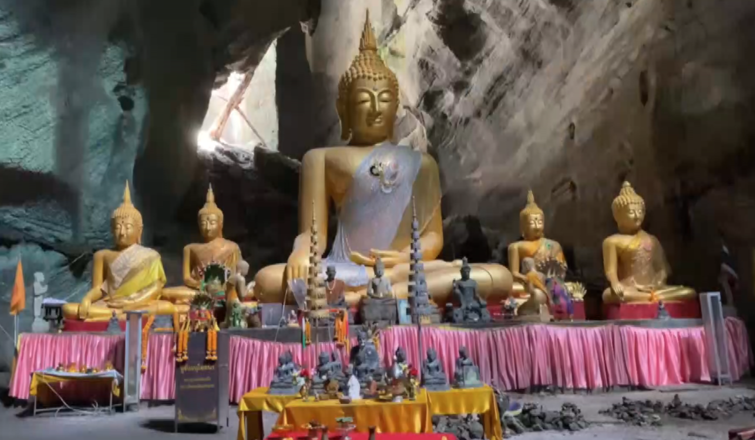 ไหว้พระนครศรีธรรมราช ห้ามพลาด! ถ้ำเหวตากฟ้า สถานที่ศักดิ์สิทธิ์เมืองคอน ไหว้พระนครศรีธรรมราช ห้ามพลาด! ถ้ำเหวตากฟ้า สถานที่ศักดิ์สิทธิ์เมืองคอน
