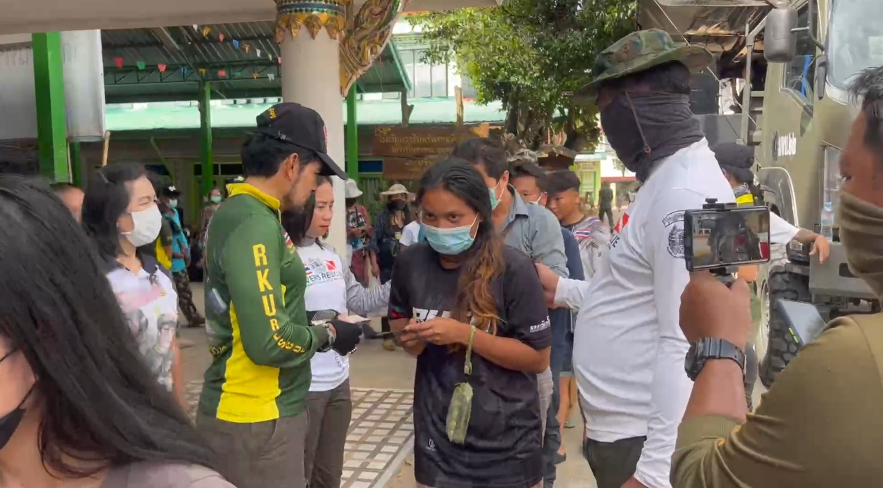 มทบ.22 - ร่วมกตัญญู คืนความสุขให้ชาวอุบล ขณะที่ บิณฑ์ เดินหน้ามอบเงินเยียวยาต่อเนื่อง มทบ.22 - ร่วมกตัญญู คืนความสุขให้ชาวอุบล ขณะที่ บิณฑ์ เดินหน้ามอบเงินเยียวยาต่อเนื่อง