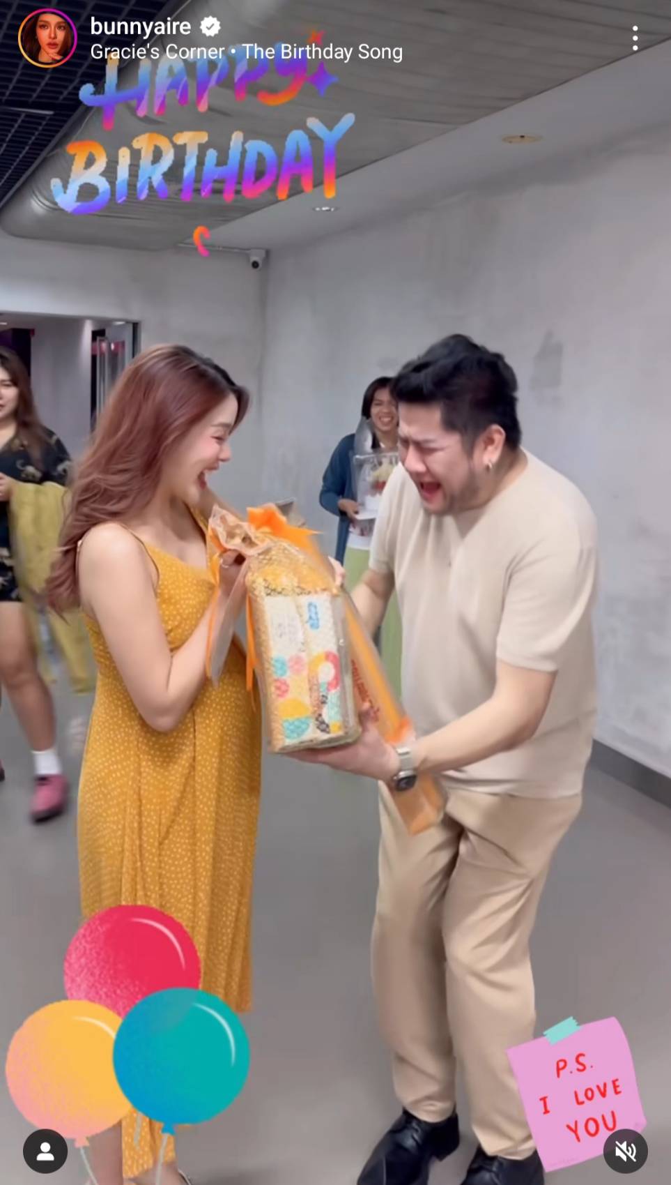 พร้อมถวายวัด แอร์ ภัณฑิลา ให้ของขวัญวันเกิด เบน ชลาทิศ เป็นเทียนพรรษา พร้อมถวายวัด แอร์ ภัณฑิลา ให้ของขวัญวันเกิด เบน ชลาทิศ เป็นเทียนพรรษา