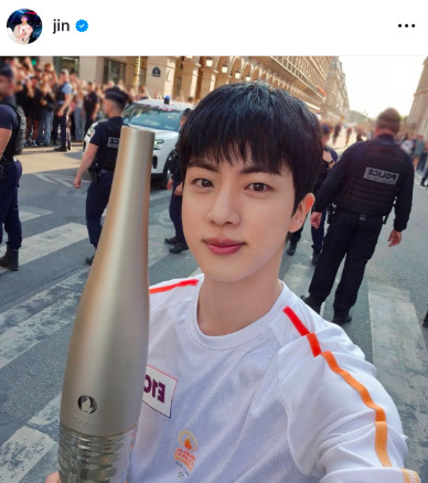 ย้อนความปัง จิน BTS ร่วมถือคบเพลิงงารโอลิมปิก ปารีส ย้อนความปัง จิน BTS ร่วมถือคบเพลิงงารโอลิมปิก ปารีส