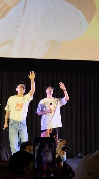 ฟินทุกฝ่าย!! 'หวังอี้ป๋อ' ปะทะ 'จา พนม' พบปะแฟนคลับไทยใกล้ชิด ฟินทุกฝ่าย!! 'หวังอี้ป๋อ' ปะทะ 'จา พนม' พบปะแฟนคลับไทยใกล้ชิด