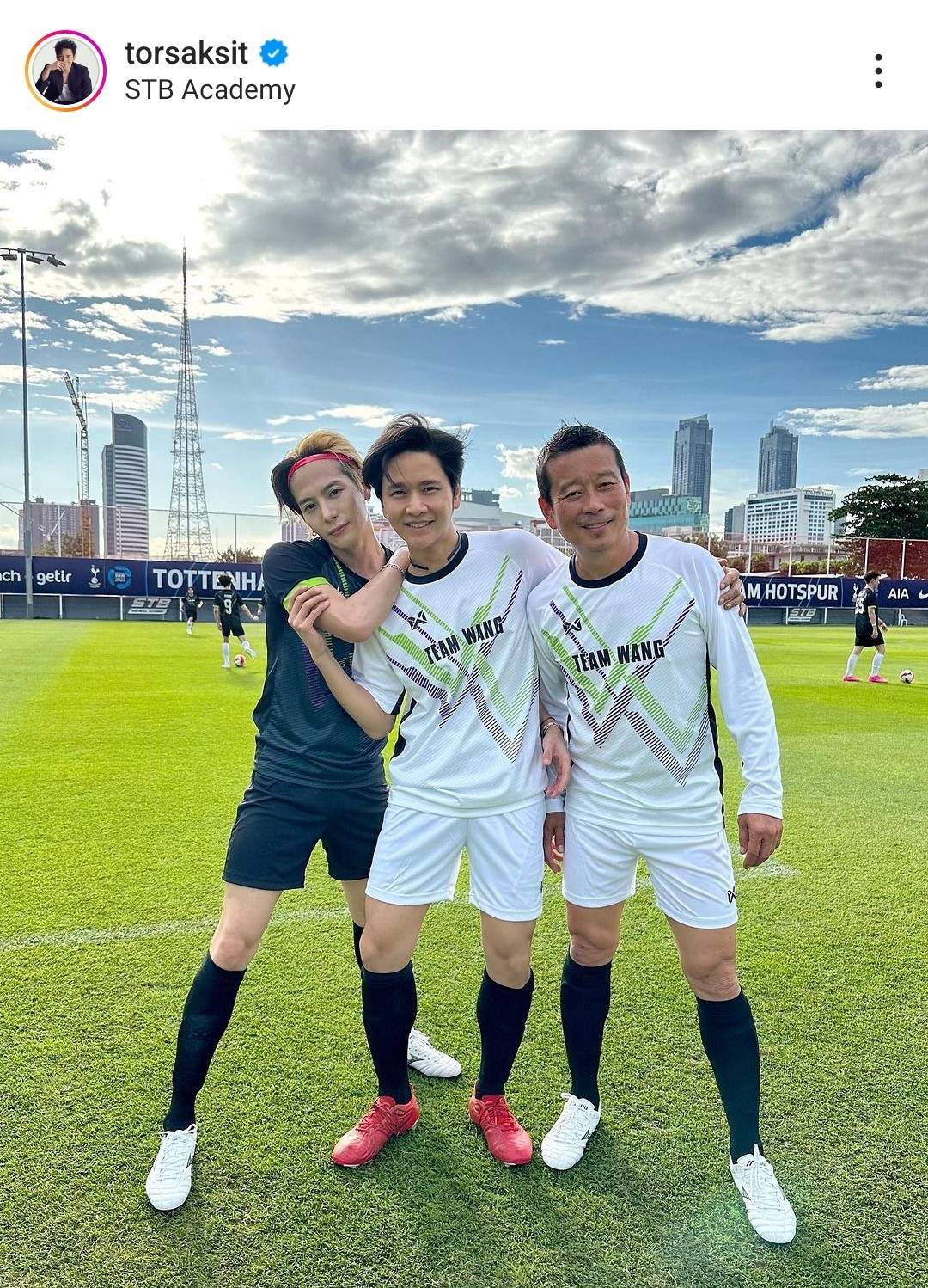 ผู้ชายด้วยกันยังเขิน โต๋ ศักดิ์สิทธิ์ ชม แจ็คสัน หวัง น่ารัก หลังมีโอกาสเตะบอลด้วยกัน ผู้ชายด้วยกันยังเขิน โต๋ ศักดิ์สิทธิ์ ชม แจ็คสัน หวัง น่ารัก หลังมีโอกาสเตะบอลด้วยกัน