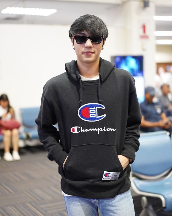 ความคืบหน้าคดี พ่อแม่ ไวท์ ณวัชร์ ถูกทำร้าย ด้านคู่กรณี เตรียมแจ้งความกลับ 2 ข้อหา