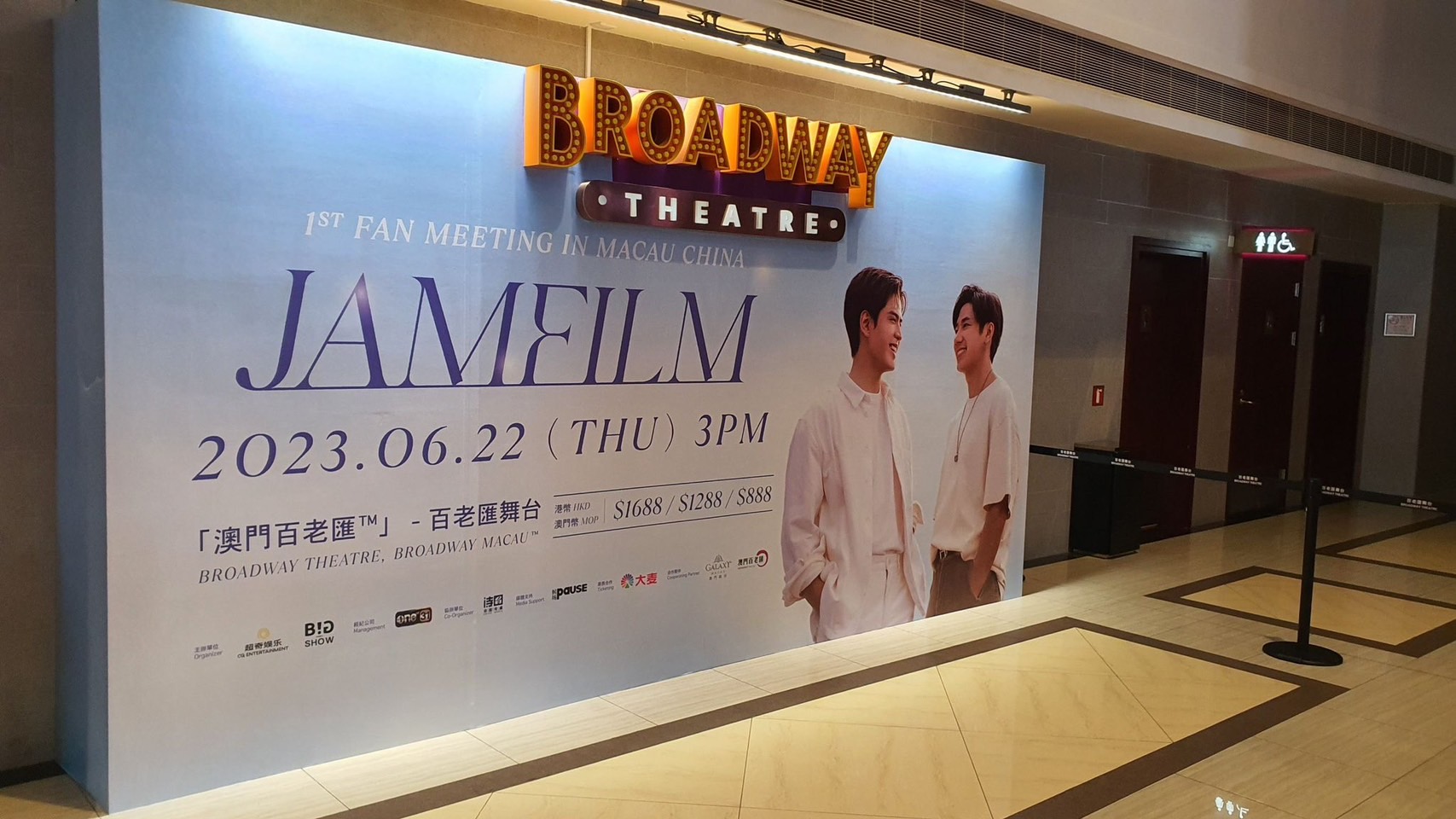 ครองเทรนทวิทเตอร์อีกครั้ง แจม-ฟิล์ม หลังบุกจัดแฟนมีตที่มาเก๊า