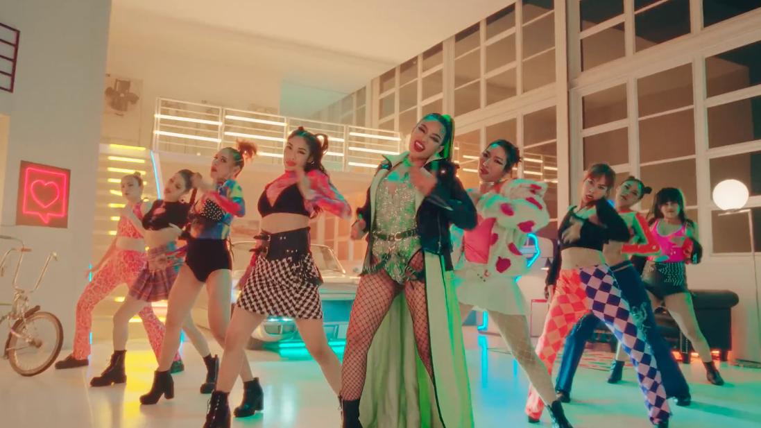 'PARTY' สุดจัด!! ฟังเพลงใหม่ ‘พิมรี่พาย’ ปะทะ ‘ฮโยยอน Girls’ Genration’ 'PARTY' สุดจัด!! ฟังเพลงใหม่ ‘พิมรี่พาย’ ปะทะ ‘ฮโยยอน Girls’ Genration’