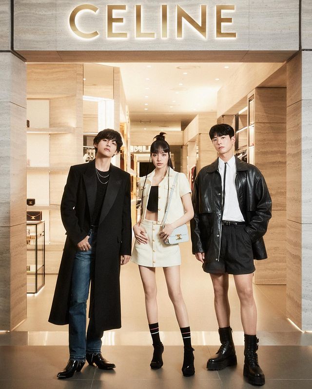 แฟนๆ แจงแทน!! ภาพ ‘ลิซ่า BLACKPINK & พัคโบกอม' ดูคอนเสิร์ต 'บรูโน่ มาร์ส' ด้วยกัน แฟนๆ แจงแทน!! ภาพ ‘ลิซ่า BLACKPINK & พัคโบกอม' ดูคอนเสิร์ต 'บรูโน่ มาร์ส' ด้วยกัน