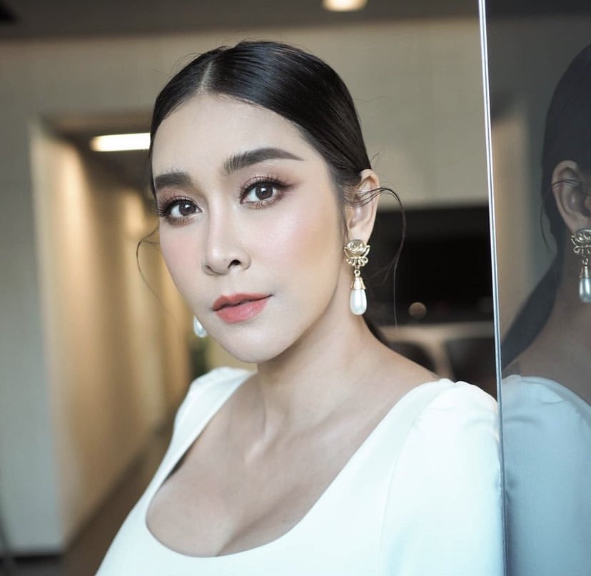 เหลือเงินหลักร้อย ใหม่ สุคนธวา เปิดใจรับกินบะหมี่กึ่งสำเร็จรูป เพราะต้องผ่อนบ้าน 53 ล้านช่วงโควิด!! เหลือเงินหลักร้อย ใหม่ สุคนธวา เปิดใจรับกินบะหมี่กึ่งสำเร็จรูป เพราะต้องผ่อนบ้าน 53 ล้านช่วงโควิด!!
