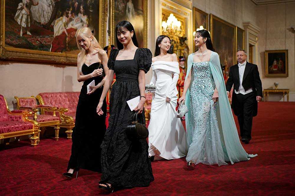 สวยราวเจ้าหญิง 4 สาว BLACKPINK ร่วมงานเลี้ยงฉลองที่พระราชวังบักกิงแฮม สวยราวเจ้าหญิง 4 สาว BLACKPINK ร่วมงานเลี้ยงฉลองที่พระราชวังบักกิงแฮม