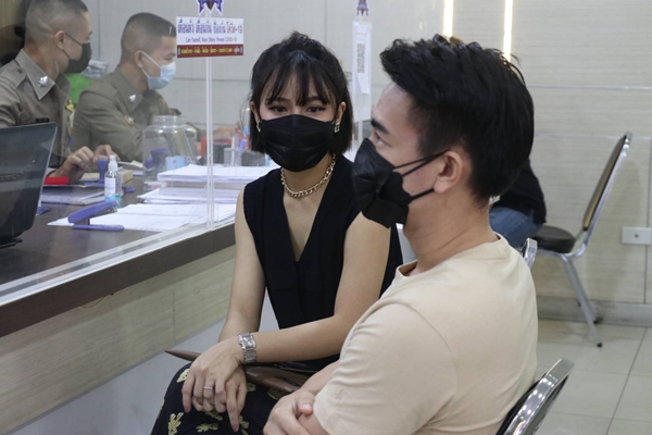 ฟลุค จิระ - แอปเปิ้้ล เข้าแจ้งความ หลังถูกมิจฉาชีพอ้างชื่อปล่อยเงินกู้