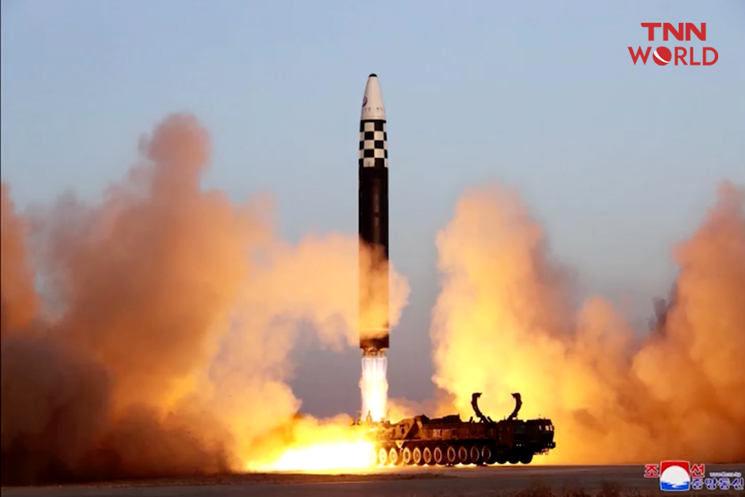 Photo Gallery: คิมจองอึน จูงลูกสาว ชมการยิงขีปนาวุธ ICBM Photo Gallery: คิมจองอึน จูงลูกสาว ชมการยิงขีปนาวุธ ICBM
