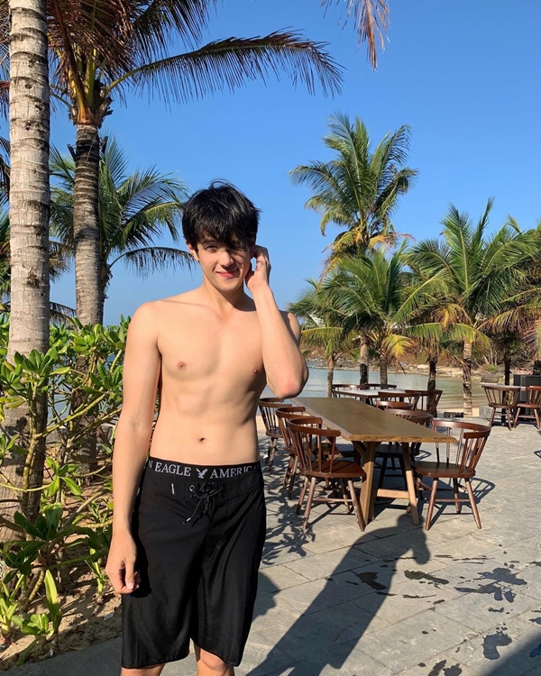 เจมส์ มาร์ โชว์หุ่น! แทนคำขอบคุณ อวยพรวันเกิดด้วยภาพนี้