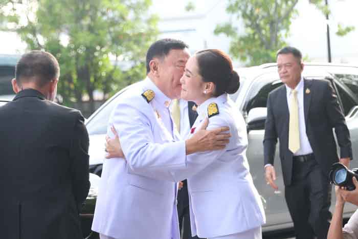 ประมวลภาพ “แพทองธาร” เข้าพิธีรับพระบรมราชโองการโปรดเกล้าฯ เป็นนายกรัฐมนตรี ประมวลภาพ “แพทองธาร” เข้าพิธีรับพระบรมราชโองการโปรดเกล้าฯ เป็นนายกรัฐมนตรี