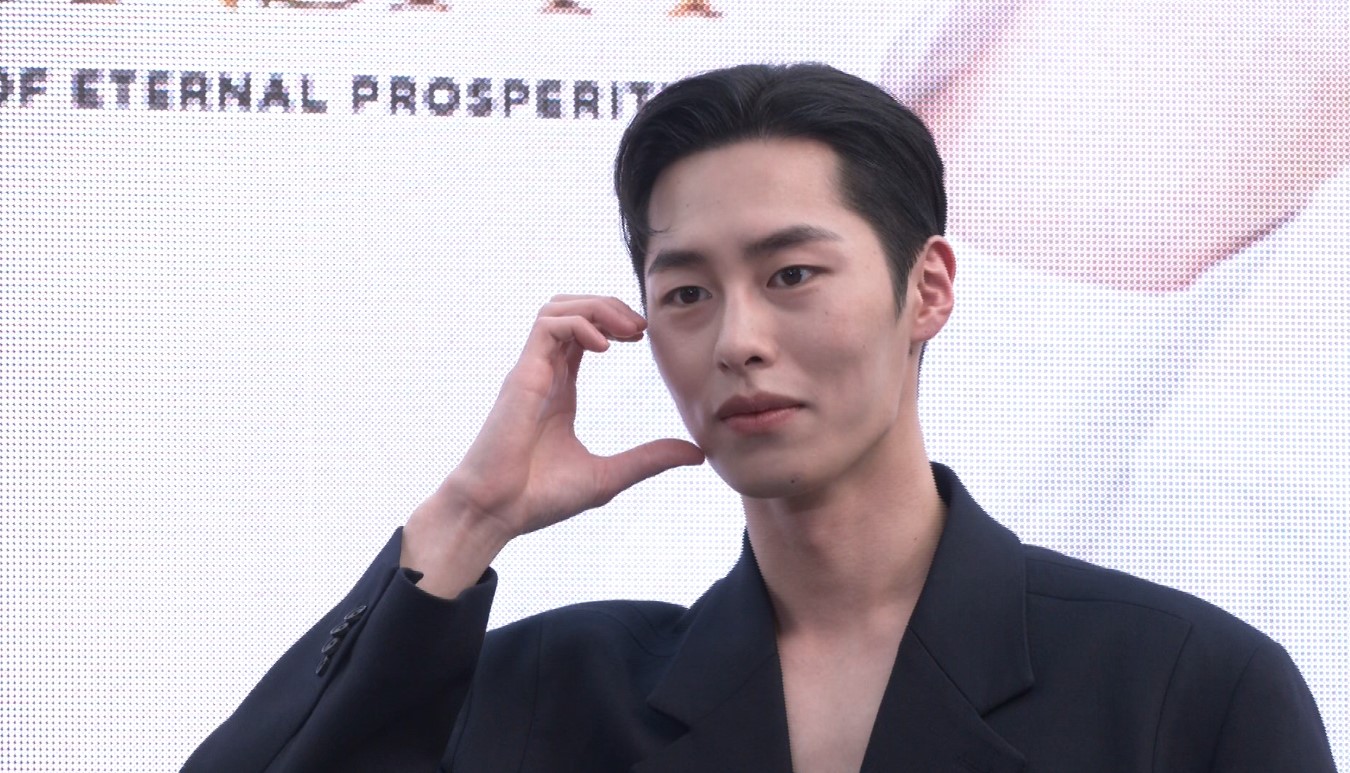 “อีแจอุค” แถลงข่าวเตรียมความพร้อมมัดใจแฟนๆชาวไทยในงานแฟนมีตติ้ง “อีแจอุค” แถลงข่าวเตรียมความพร้อมมัดใจแฟนๆชาวไทยในงานแฟนมีตติ้ง