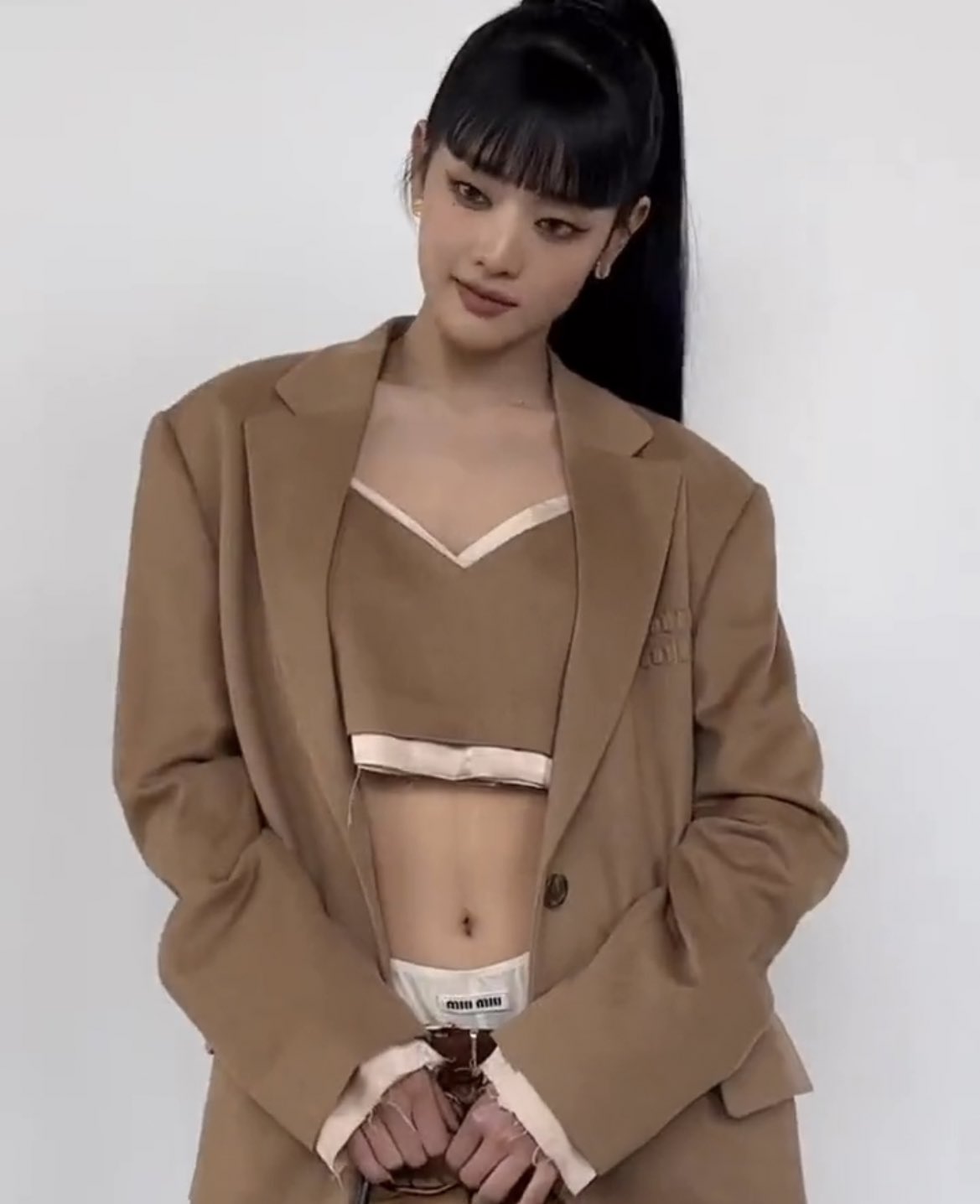 'มินนี่-ต้าเหนิง'!! สวยจึ้งนั่งฟรอนต์โรว์ชมแฟชั่นโชว์ Miu Miu ที่ปารีส 'มินนี่-ต้าเหนิง'!! สวยจึ้งนั่งฟรอนต์โรว์ชมแฟชั่นโชว์ Miu Miu ที่ปารีส