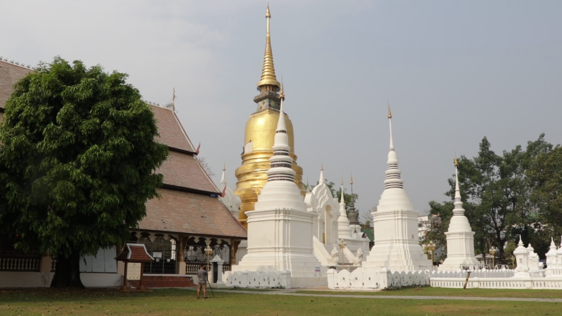 ลมแรงเกินต้าน! แผ่นทองจังโก หุ้มพระเจดีย์ วัดสวนดอก เชียงใหม่ พายุฝนพัดปลิว ลมแรงเกินต้าน! แผ่นทองจังโก หุ้มพระเจดีย์ วัดสวนดอก เชียงใหม่ พายุฝนพัดปลิว