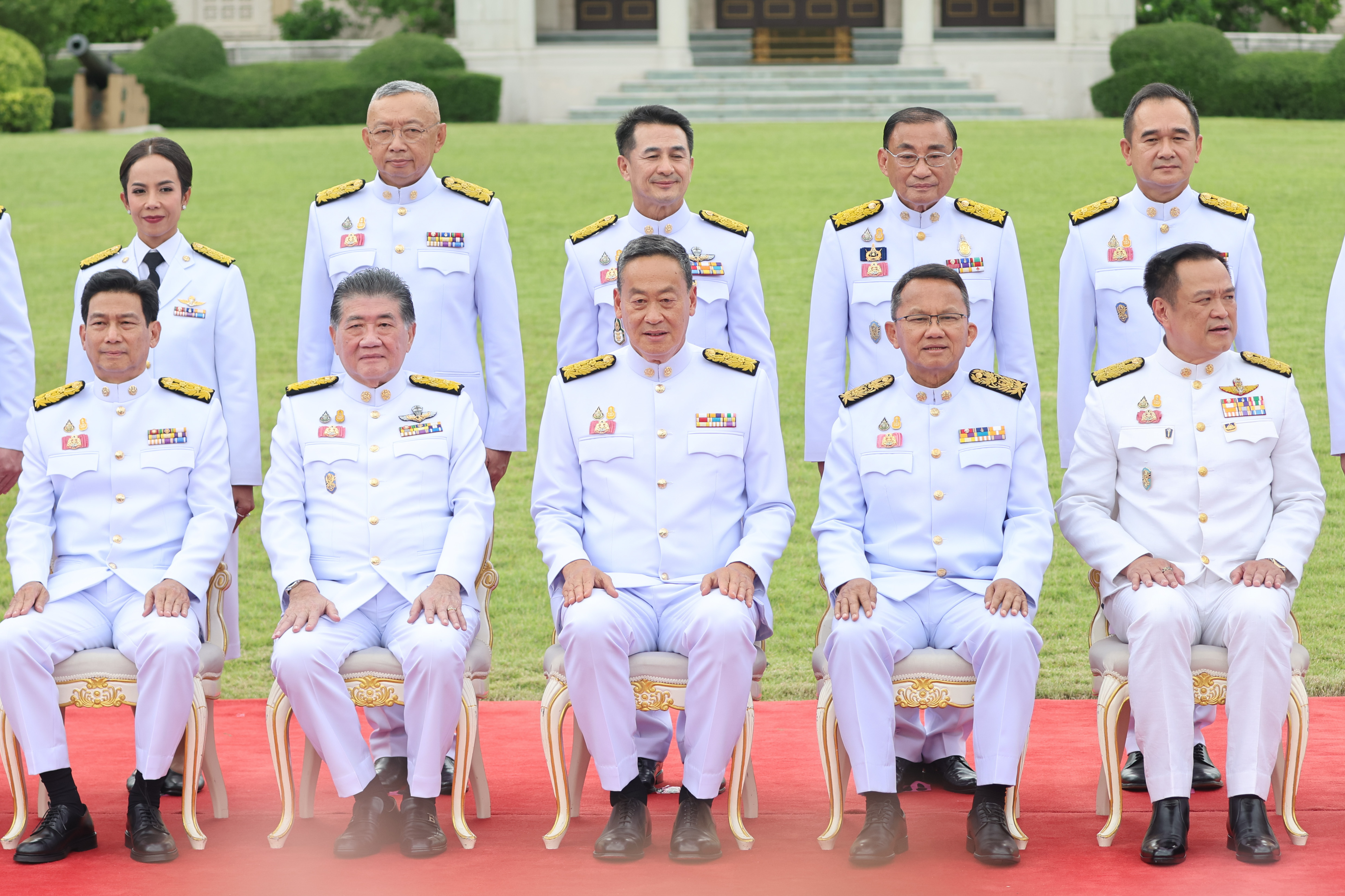 ประมวลภาพ นายกฯ นำครม.ชุดใหม่ถวายสัตย์ปฏิญาณตน-ถ่ายรูปหมู่