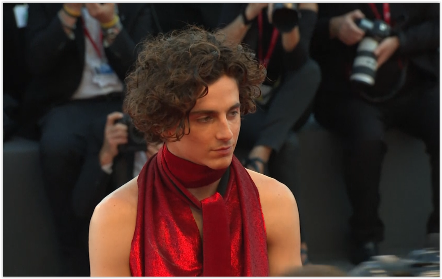 “Timothée Chalamet”  Hot สุด ! เปลือยหลัง เดินพรมแดงเวนิส    